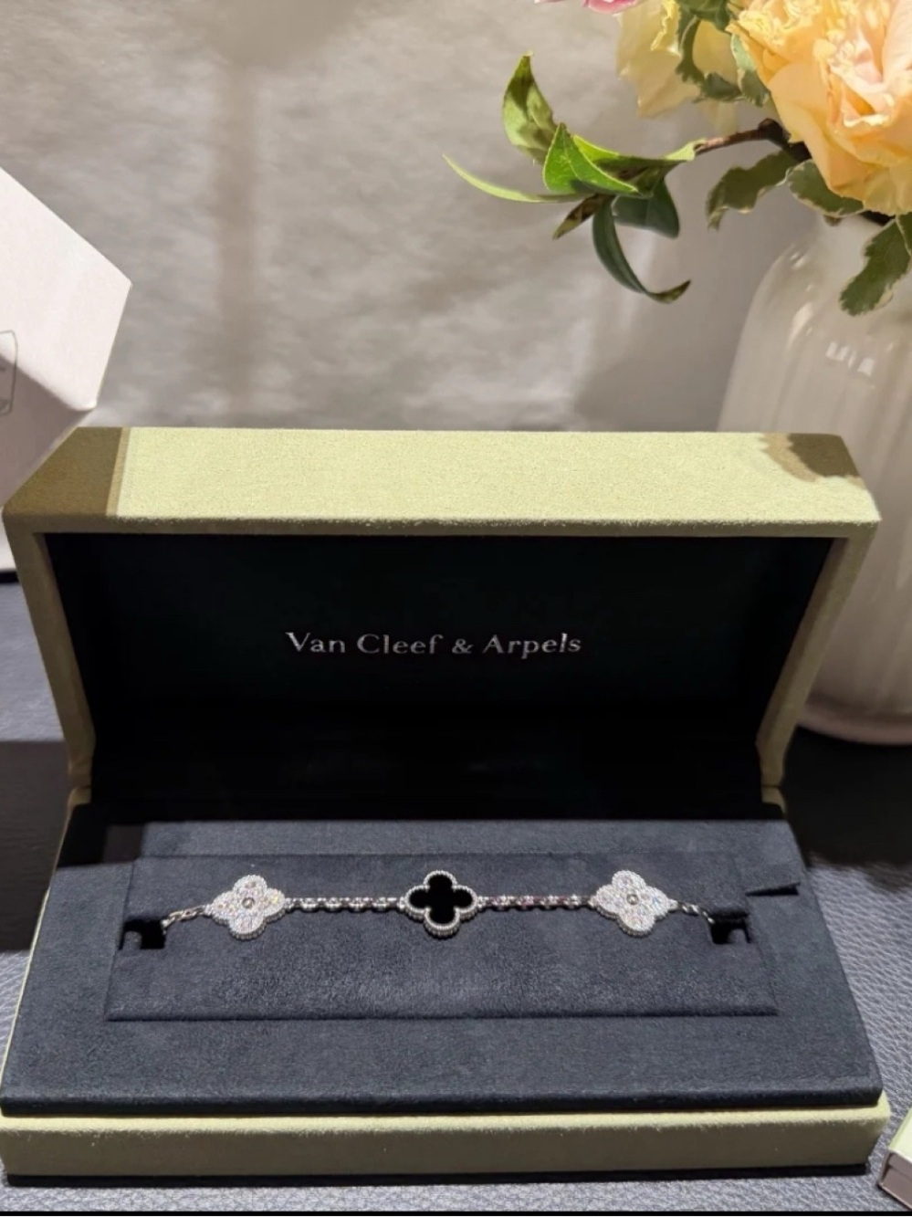 🖤 VCA Van Cleef & Arpels 5 Motifs Black Clover Bracelet